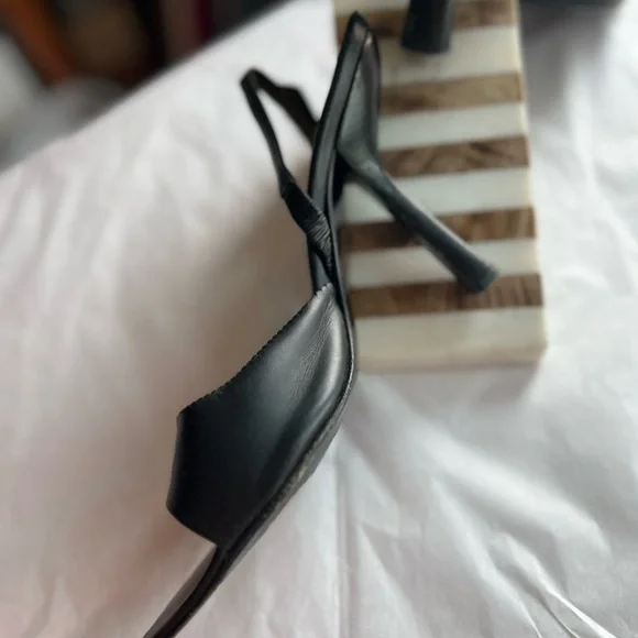 VTG 90s GUCCI slingback sandals sz 8 black leather scalloped edge 4.25in heel - Picture 9 of 16